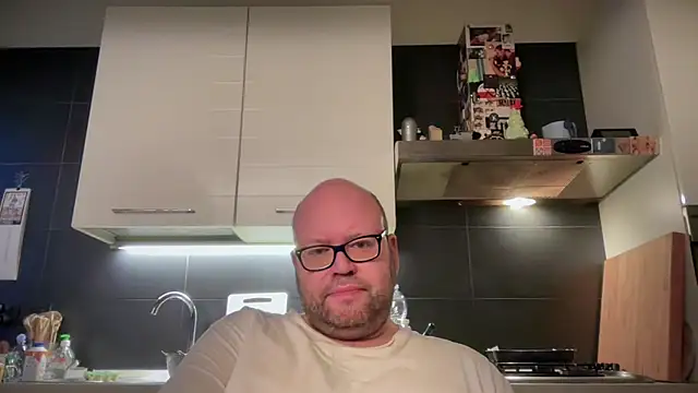 theitalianbear online show from February 14, 6:02 am