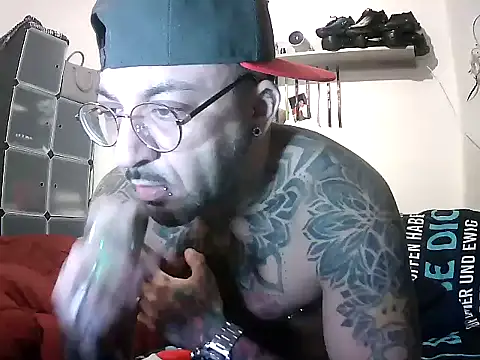 Snapshot of MagicStickBoy chatting on February 9, 10:19 am MagicStickBoy online show from February 9, 10:19 am