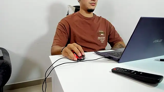 Snapshot of ThreeLion7 chatting on July 28, 1:21 pm ThreeLion7 online show from July 28, 1:21 pm