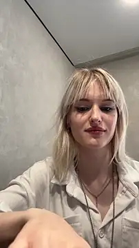 LezzyCrown online show from July 31, 12:04 pm