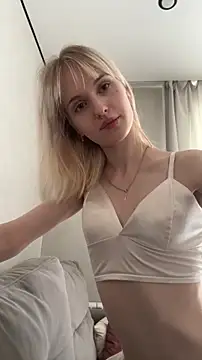 LezzyCrown online show from August 1, 7:18 am
