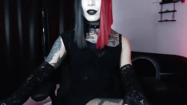 Snapshot of april_simons2 chatting on February 22, 12:26 pm april simons2 online show from February 22, 12:26 pm