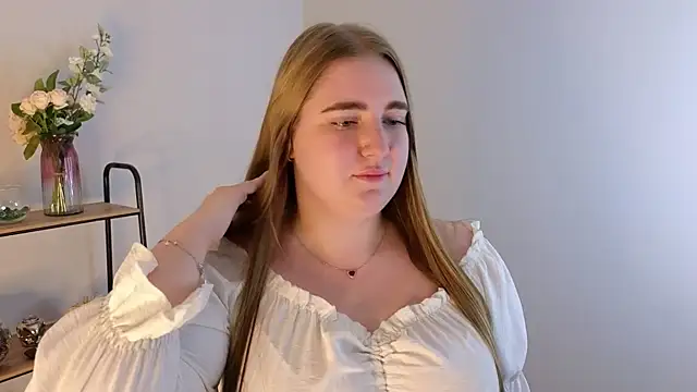 Snapshot of HaileyClifford chatting on August 6, 10:17 am HaileyClifford online show from August 6, 10:17 am