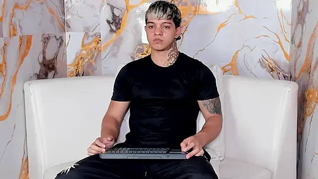 Noah  Browm online show from August 2, 4:16 pm