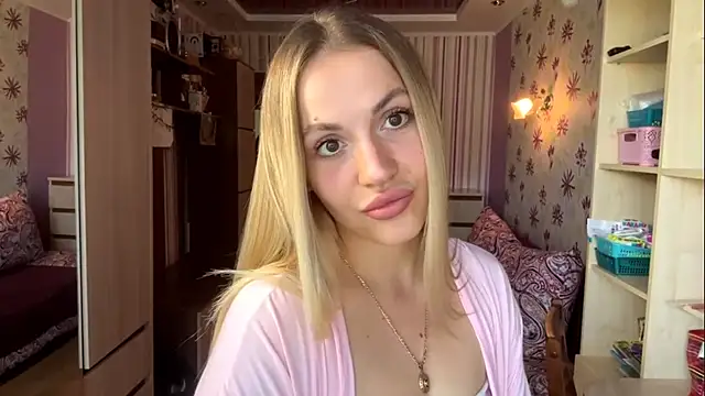 Snapshot of CelineBetzel chatting on August 3, 6:45 am CelineBetzel online show from August 3, 6:45 am