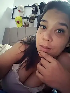 Snapshot of Bluee2023 chatting on August 4, 7:27 pm Bluee2023 online show from August 4, 7:27 pm