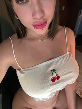 Snapshot of HannaBeckett chatting on December 11, 3:45 am HannaBeckett online show from December 11, 3:45 am