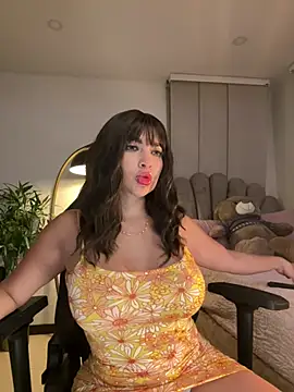 Snapshot of HannaBeckett chatting on February 8, 3:41 am HannaBeckett online show from February 8, 3:41 am