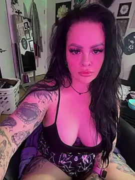 Snapshot of gothxgirly chatting on August 3, 2:43 am gothxgirly online show from August 3, 2:43 am