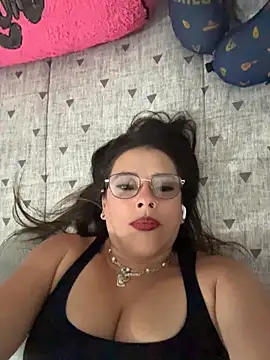 Snapshot of Lauren_Bond chatting on August 4, 7:38 pm Lauren Bond online show from August 4, 7:38 pm