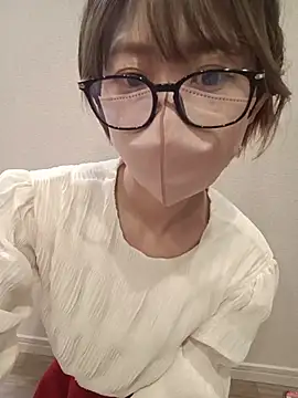Snapshot of sakioshiri chatting on August 4, 3:47 pm sakioshiri online show from August 4, 3:47 pm