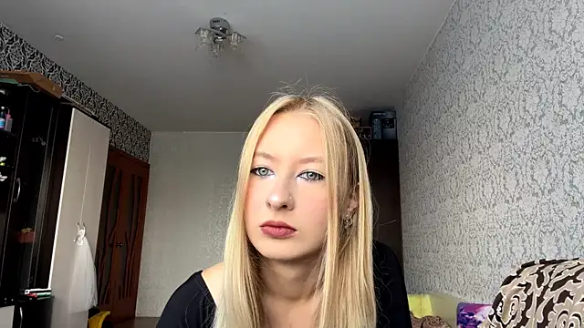 Snapshot of LynneVanbebber chatting on August 4, 8:17 am LynneVanbebber online show from August 4, 8:17 am