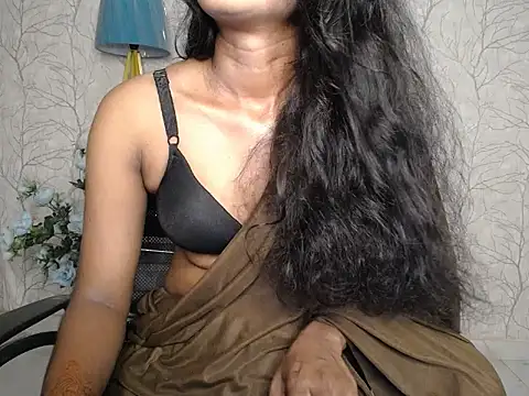 Snapshot of Slimqueen7 chatting on August 3, 2:22 pm Slimqueen7 online show from August 3, 2:22 pm