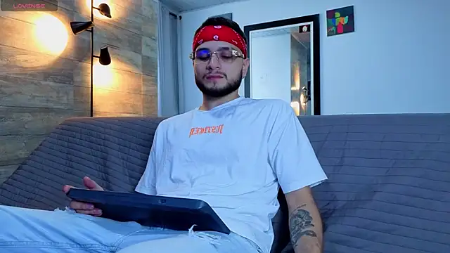 AngeloSaavage online show from August 6, 1:24 pm