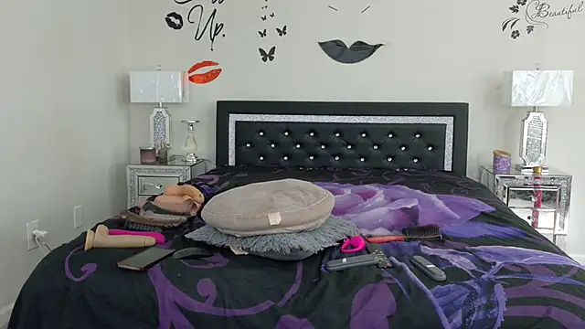 Snapshot of Coco_vixen chatting on August 5, 2:31 pm Coco vixen online show from August 5, 2:31 pm