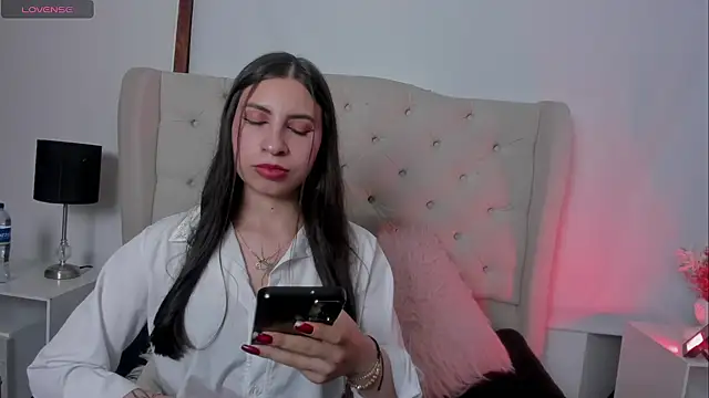 EmmillyQueen online show from August 7, 3:08 am