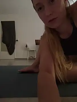 OliviaLulu online show from August 8, 5:15 pm