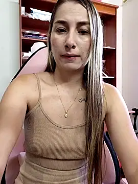 Lipzzy sun20 online show from August 8, 4:31 pm