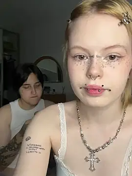 Snapshot of AliceAndMia chatting on August 7, 7:05 pm AliceAndMia online show from August 7, 7:05 pm
