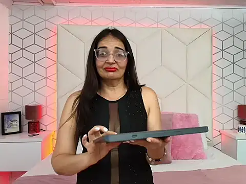 Snapshot of VickyBellmont chatting on August 8, 7:38 pm VickyBellmont online show from August 8, 7:38 pm