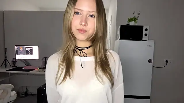 Snapshot of ZenyBieta chatting on August 8, 7:05 pm ZenyBieta online show from August 8, 7:05 pm