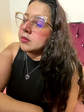 Snapshot of shara_ chatting on November 5, 2:33 am shara online show from November 5, 2:33 am