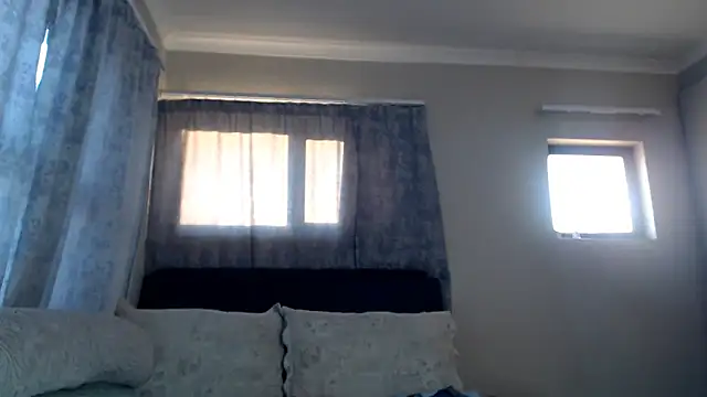 Snapshot of leanna23 chatting on October 10, 4:00 am leanna23 online show from October 10, 4:00 am