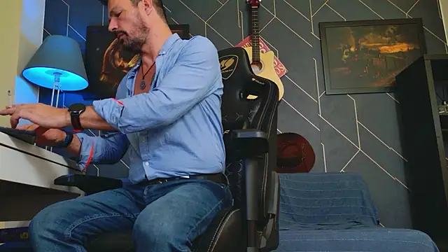 ChrisKox online show from October 22, 3:51 am