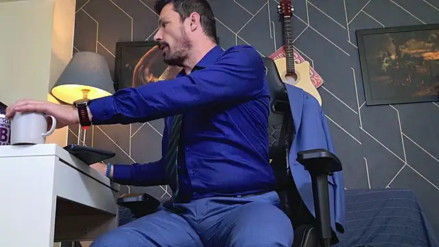 ChrisKox online show from November 7, 1:33 pm