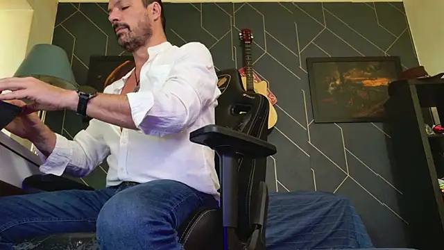 ChrisKox online show from April 1, 8:37 am