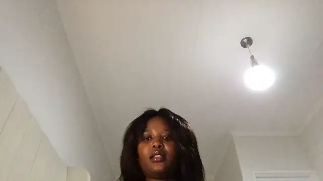 Snapshot of xBUSTY_CANDYx chatting on February 13, 6:26 pm xBUSTY CANDYx online show from February 13, 6:26 pm