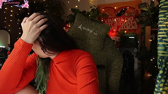 Dead Butterfly online show from October 21, 2:45 am