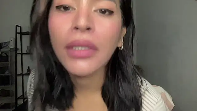 Snapshot of your_bianca69 chatting on April 1, 12:33 am your bianca69 online show from April 1, 12:33 am