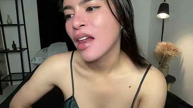 Snapshot of your_bianca69 chatting on April 7, 11:59 pm your bianca69 online show from April 7, 11:59 pm