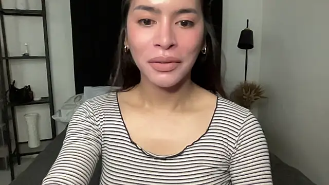 Snapshot of your_bianca69 chatting on April 11, 1:32 am your bianca69 online show from April 11, 1:32 am