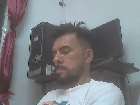 Snapshot of el_principe_hot chatting on October 25, 3:36 am el principe hot online show from October 25, 3:36 am