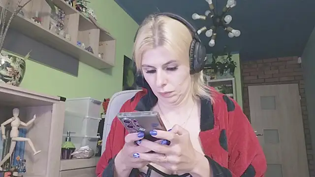 Snapshot of karmija chatting on November 28, 7:27 pm karmija online show from November 28, 7:27 pm