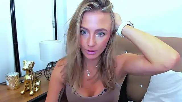 Snapshot of LenaCUTE chatting on October 10, 6:40 pm LenaCUTE online show from October 10, 6:40 pm