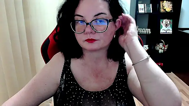 Snapshot of MissTroublle chatting on May 15, 10:33 am MissTroublle online show from May 15, 10:33 am