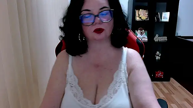 Snapshot of MissTroublle chatting on June 17, 9:45 am MissTroublle online show from June 17, 9:45 am