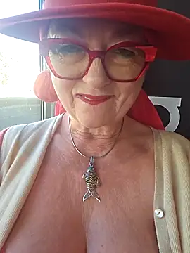 Snapshot of MucMilf59 chatting on October 29, 10:17 am MucMilf59 online show from October 29, 10:17 am