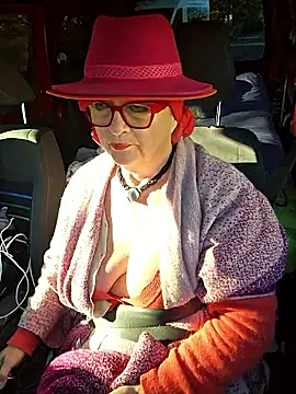 Snapshot of MucMilf59 chatting on November 4, 8:02 am MucMilf59 online show from November 4, 8:02 am