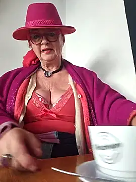 Snapshot of MucMilf59 chatting on November 5, 9:42 am MucMilf59 online show from November 5, 9:42 am