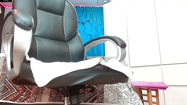 Snapshot of khloeHermaprodit3 chatting on February 27, 8:42 pm khloeHermaprodit3 online show from February 27, 8:42 pm