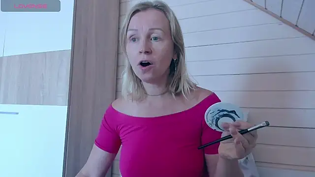 I AM MILF online show from October 17, 8:06 am