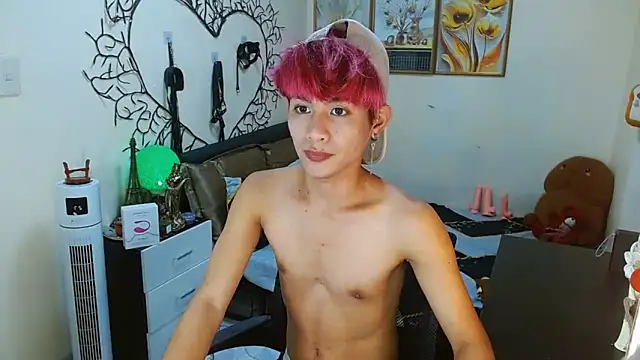 Snapshot of WildestTwink chatting on September 29, 6:02 pm WildestTwink online show from September 29, 6:02 pm