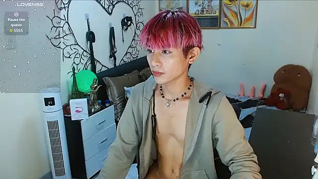 Snapshot of WildestTwink chatting on October 2, 6:37 pm WildestTwink online show from October 2, 6:37 pm