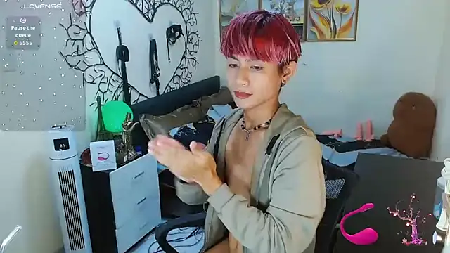 Snapshot of WildestTwink chatting on October 3, 6:05 pm WildestTwink online show from October 3, 6:05 pm