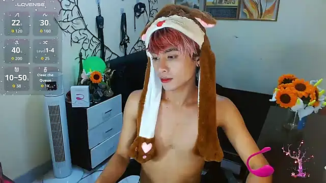 Snapshot of WildestTwink chatting on October 15, 7:14 pm WildestTwink online show from October 15, 7:14 pm