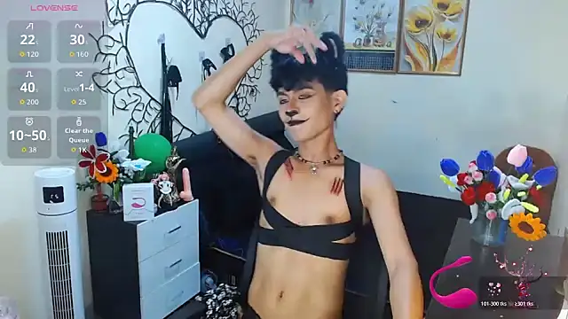 Snapshot of WildestTwink chatting on October 31, 6:42 pm WildestTwink online show from October 31, 6:42 pm